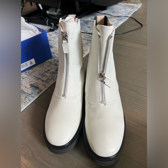 NEW IN BOX Stuart Weitzman Lodge Zip Bootie - Picture 2 of 7